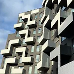 Grey House + Free Parking Apartment *