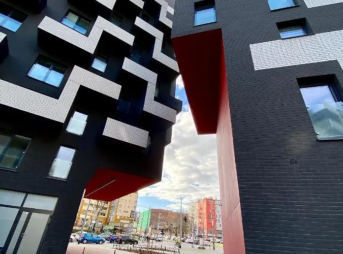 Grey House + Free Parking فروتسواف